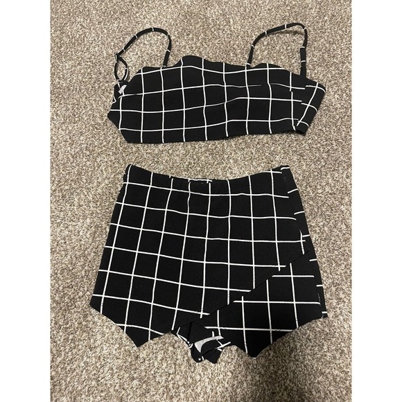 SHEIN Two Piece Women’s Shorts And Halter Top Set. Size Medium. Black & White - Picture 3 of 7